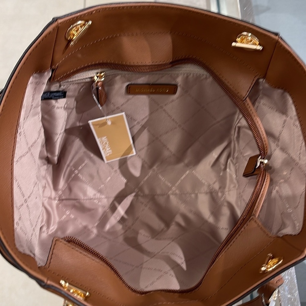 Michael Kors MICHAEL KORS 
Jet Set Large Saffiano Leather Shoulder Tote Bag
NWT - Picture 13 of 16